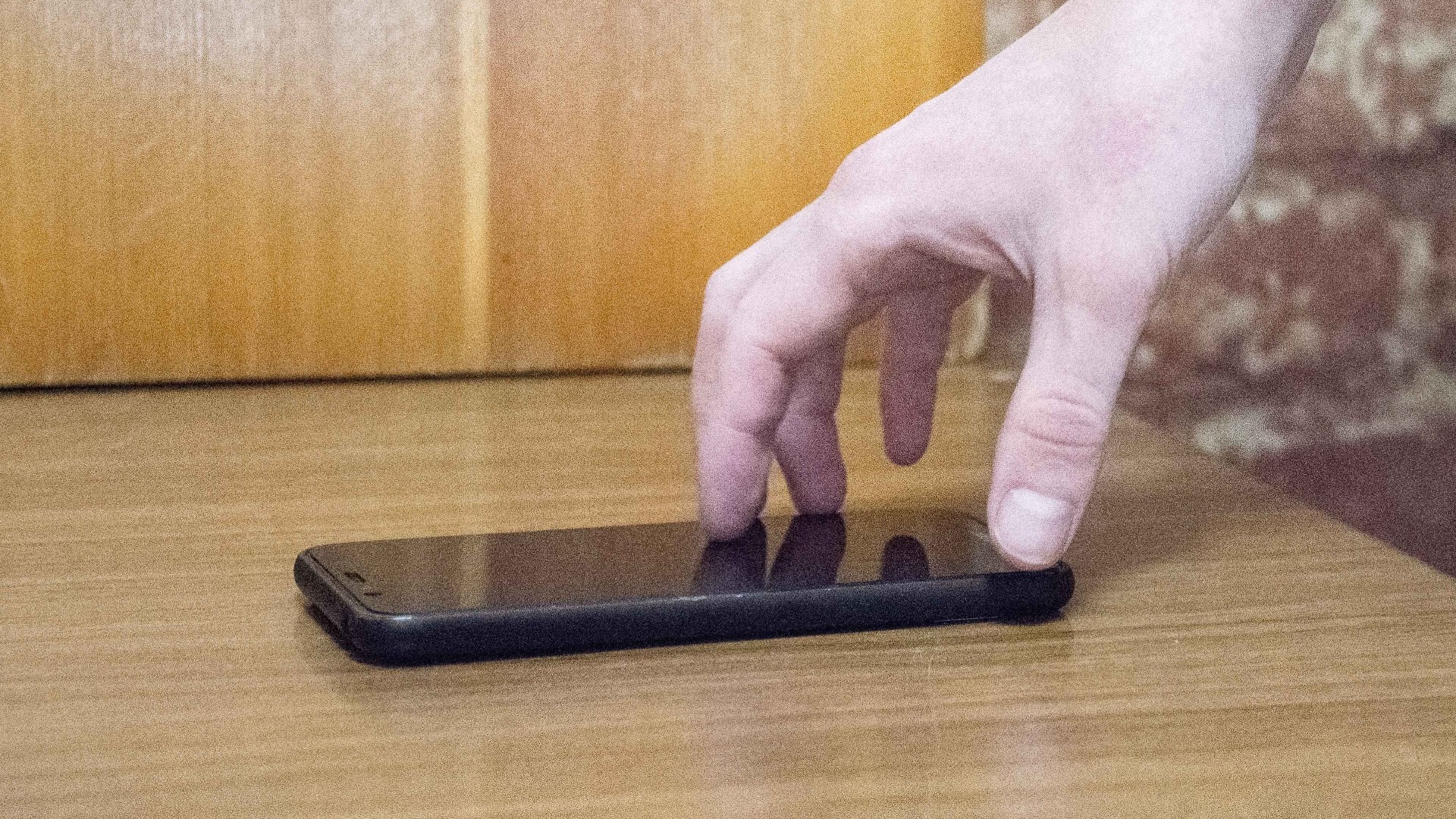 За кражу телефона на ж/д станции тагильчанке грозит до 5 лет тюрьмы