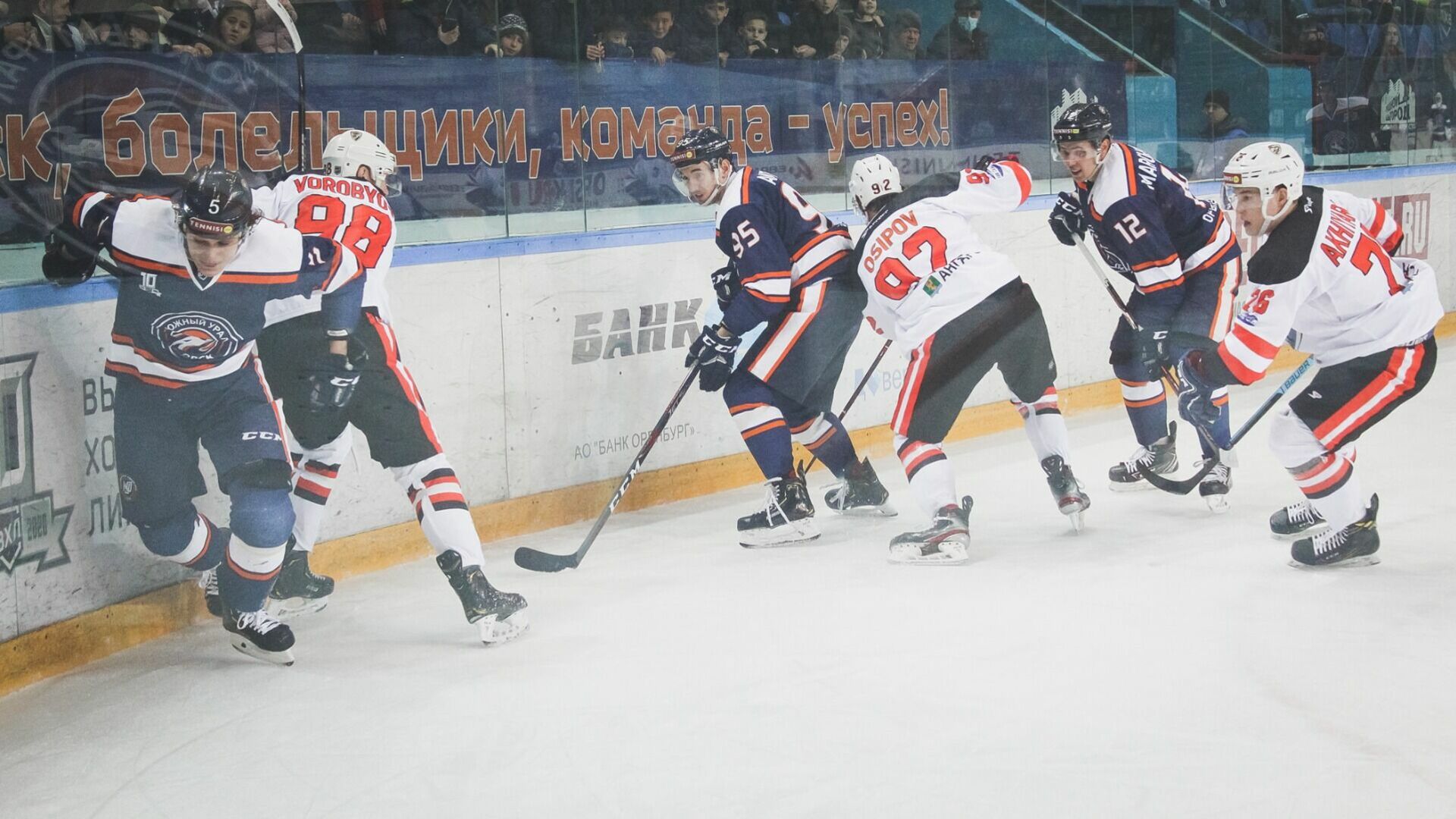 Хоккеисты из Татарстана отравились в ресторане Екатеринбурга перед матчем