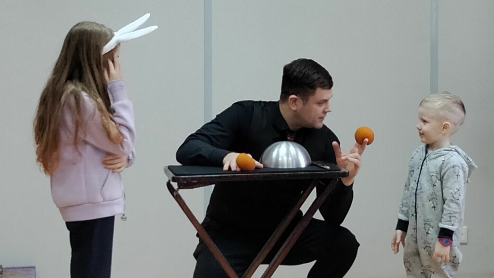 Магический мастер-класс провел сотрудник колонии для детей в Кировграде