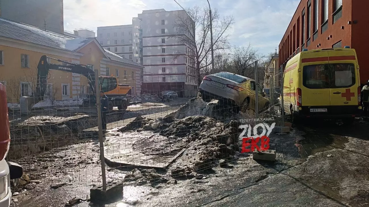 В Екатеринбурге найдена машина на снежном сугробе
