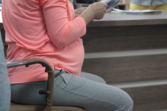 13-летняя девочка забеременела от своего 72-летнего опекуна в Свердловской области