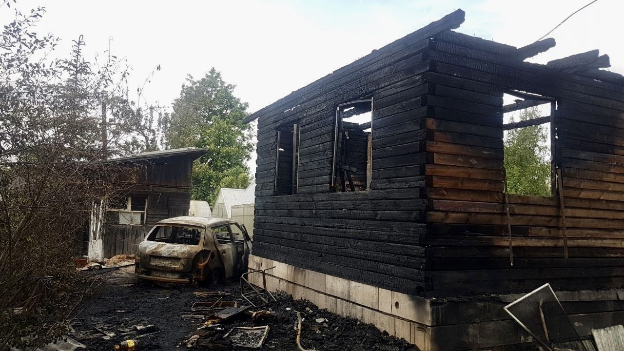 Супруги получили ожоги при попытке потушить огонь в доме в Нижнем Тагиле