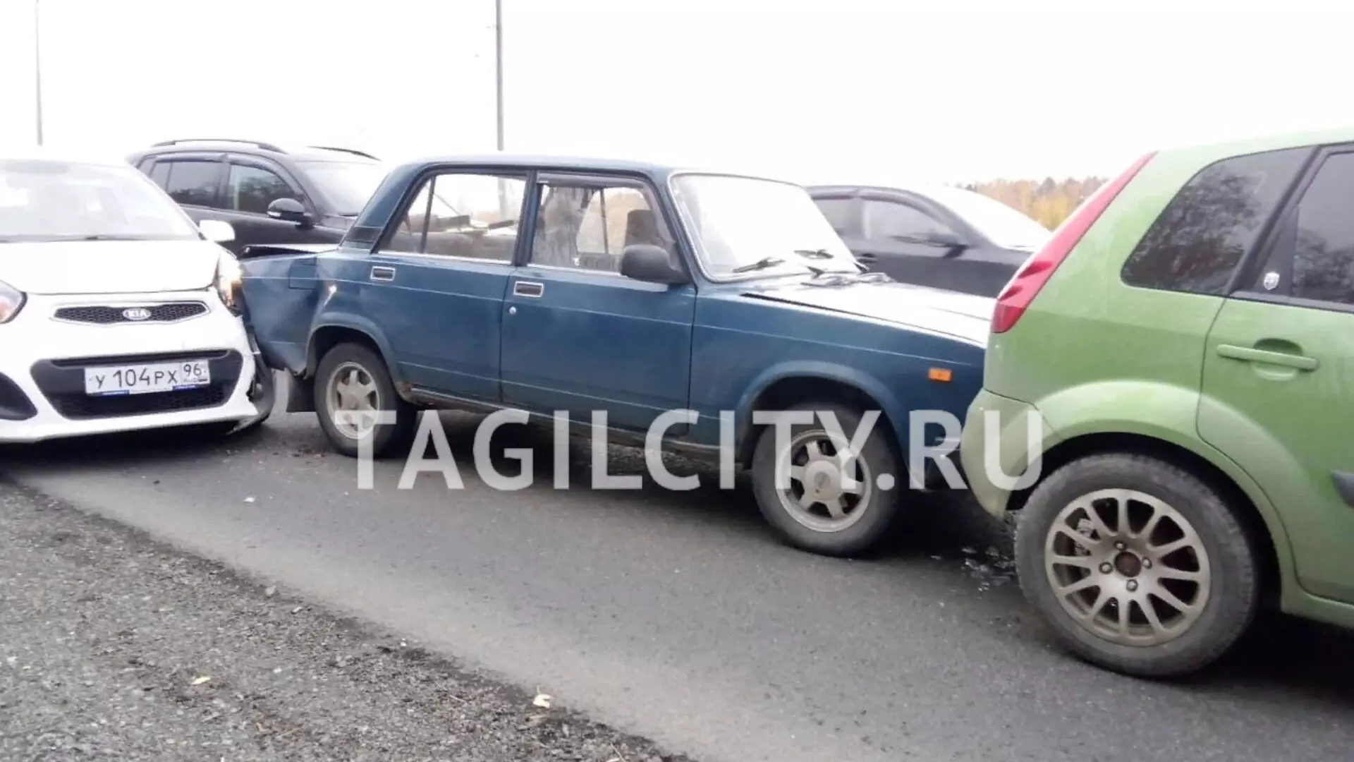 ДТП с участием четырех машин произошло на Свердловском шоссе
