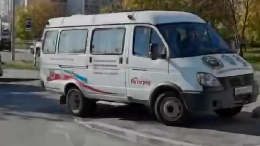 В Екатеринбурге оштрафован водитель, который припарковался на тротуаре