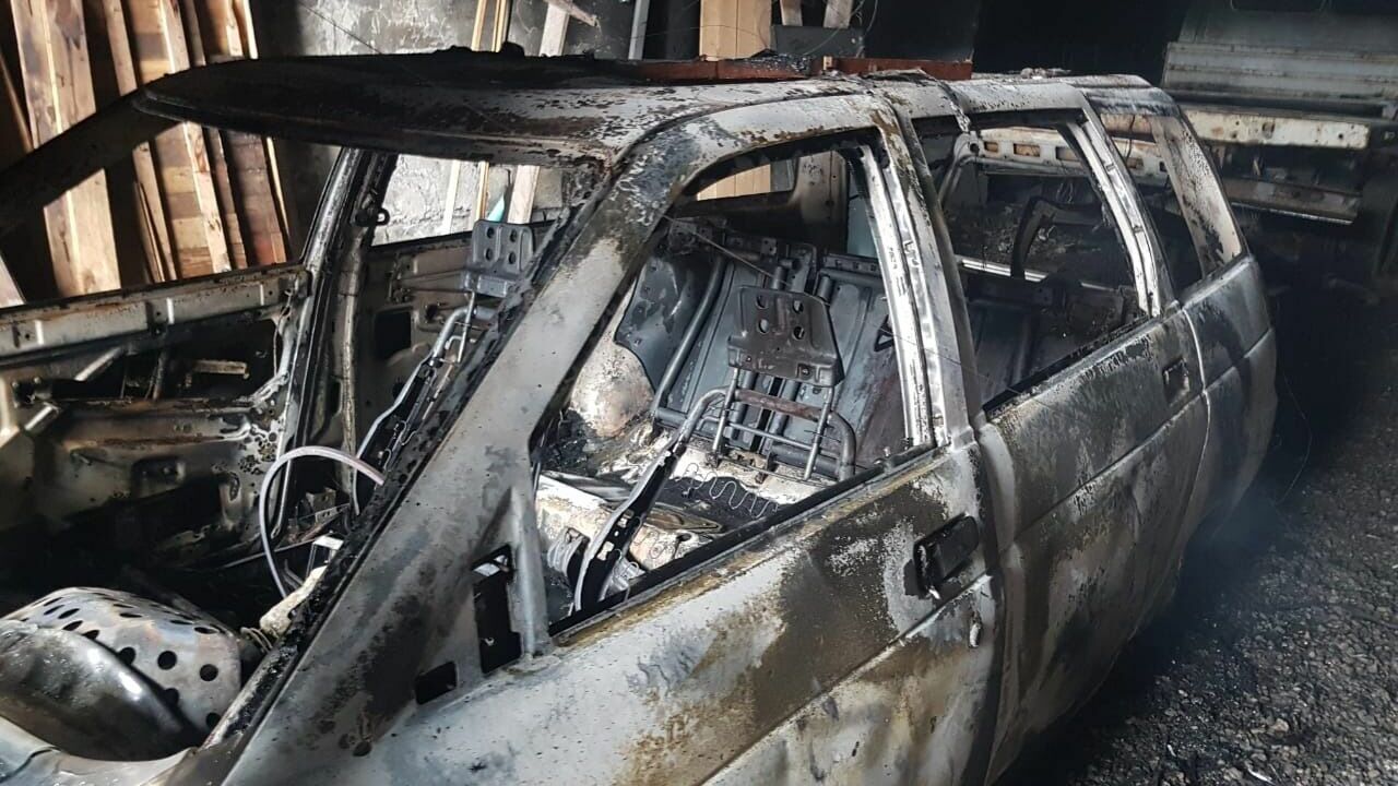 Неизвестные сожгли гараж и машину в Нижнем Тагиле