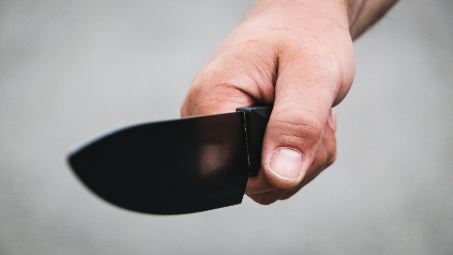 Житель Первоуральска набросился с ножом на мужчину