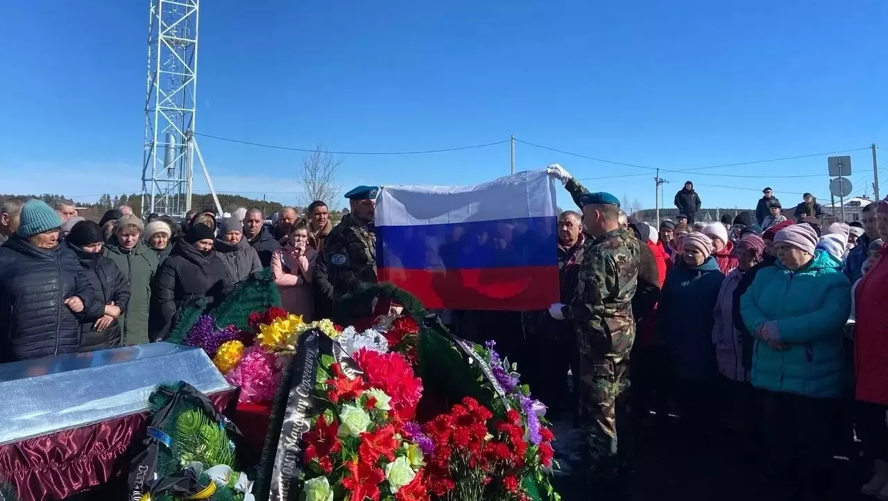Под Нижним Тагилом прошли похороны двух бойцов специальной военной операции