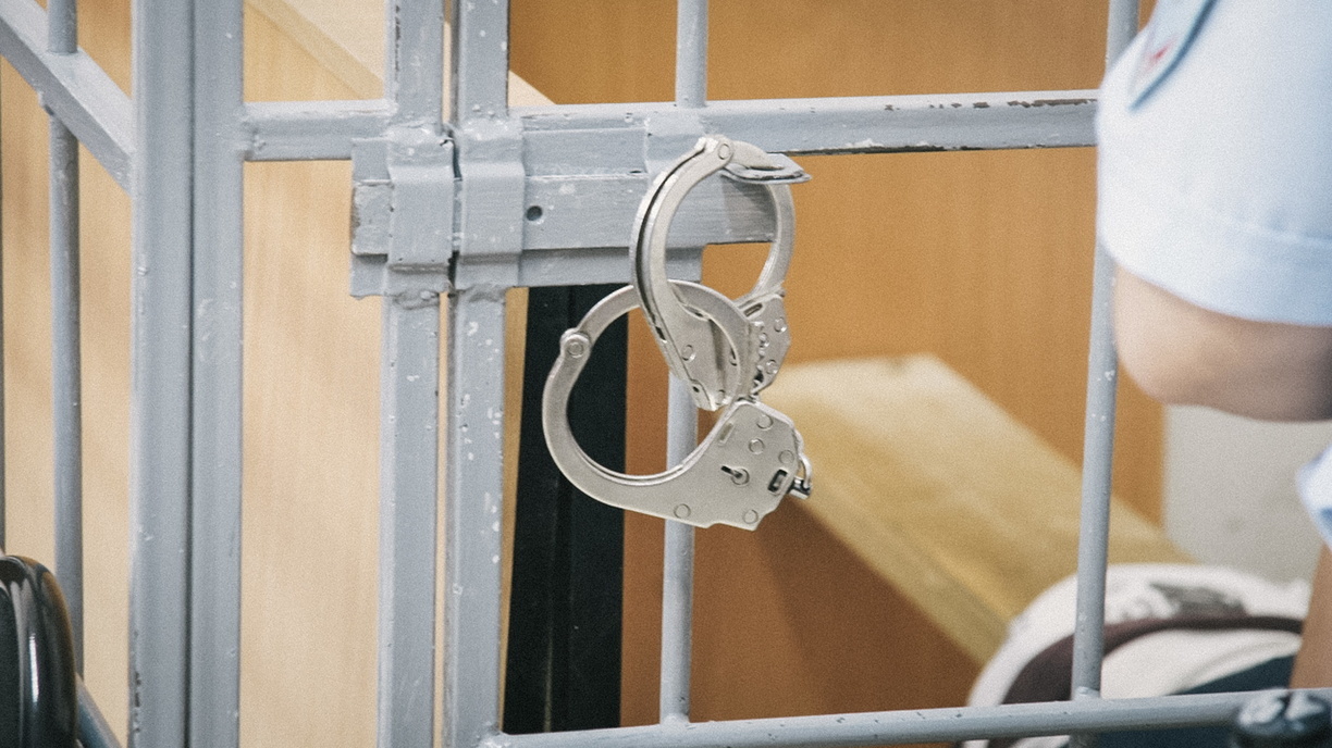 В убийстве собутыльника шваброй и смесителем обвиняется рецидивист в Березовском