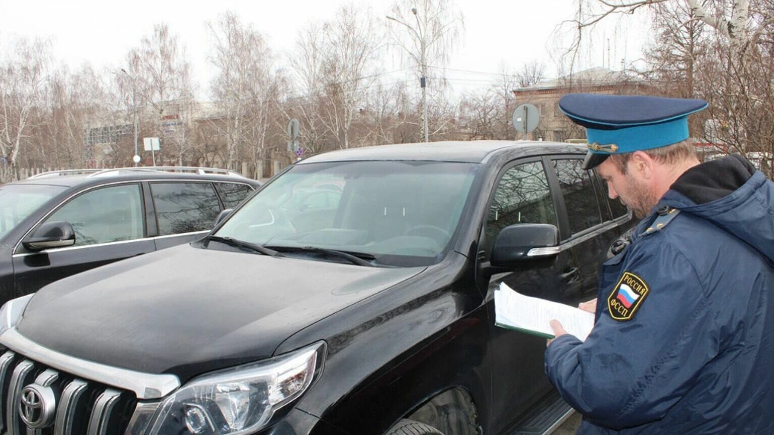 Житель Екатеринбурга лишился Land Cruiser из-за многомиллионного долга