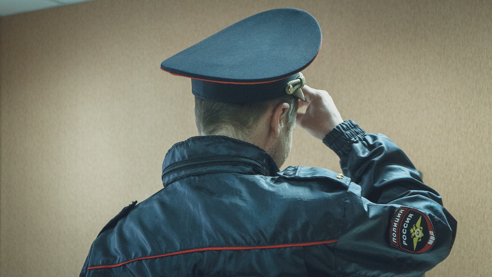 Уборщица укусила полицейского в Нязепетровске