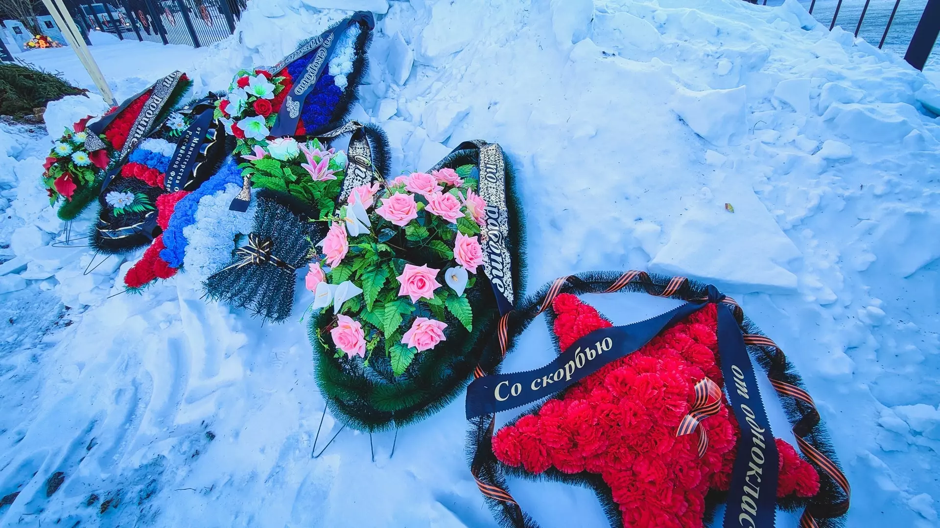 Три неопознанных трупа найдены на кладбище в поселке Свердловской области