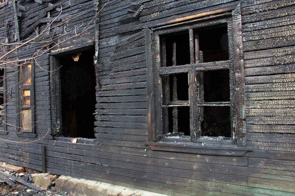 Труп пенсионера найден под завалами сгоревшего дома в Верхней Салде