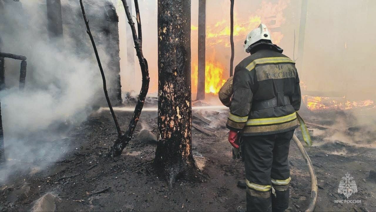 Загородный клуб сгорел под Екатеринбургом