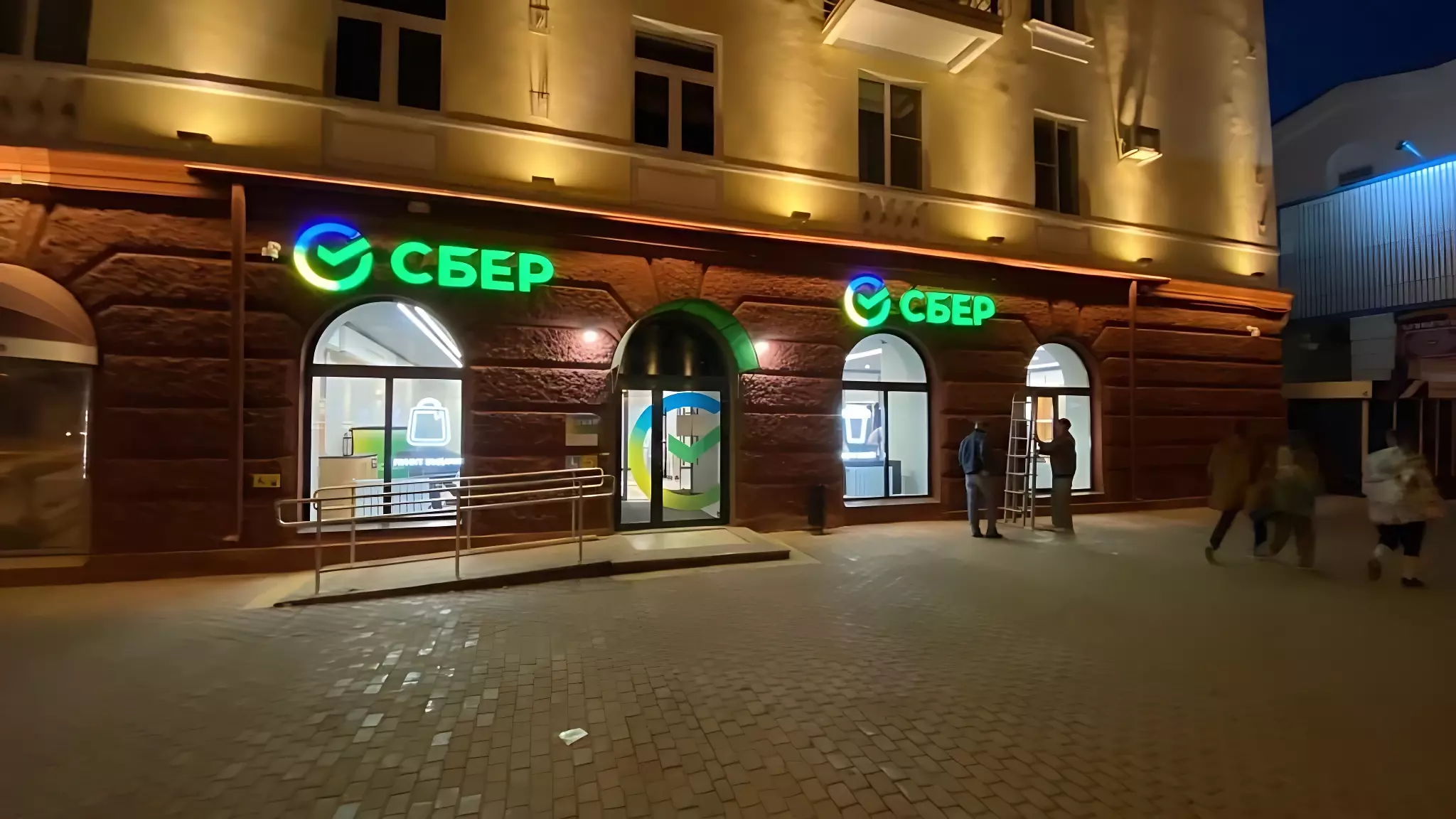 Сбер обновит 20 офисов в городах Свердловской области