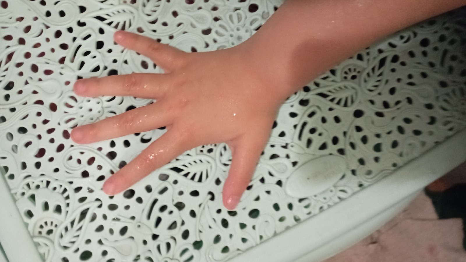Трехлетней девочке оторвало палец на новой набережной за ГДДЮТ в Нижнем Тагиле