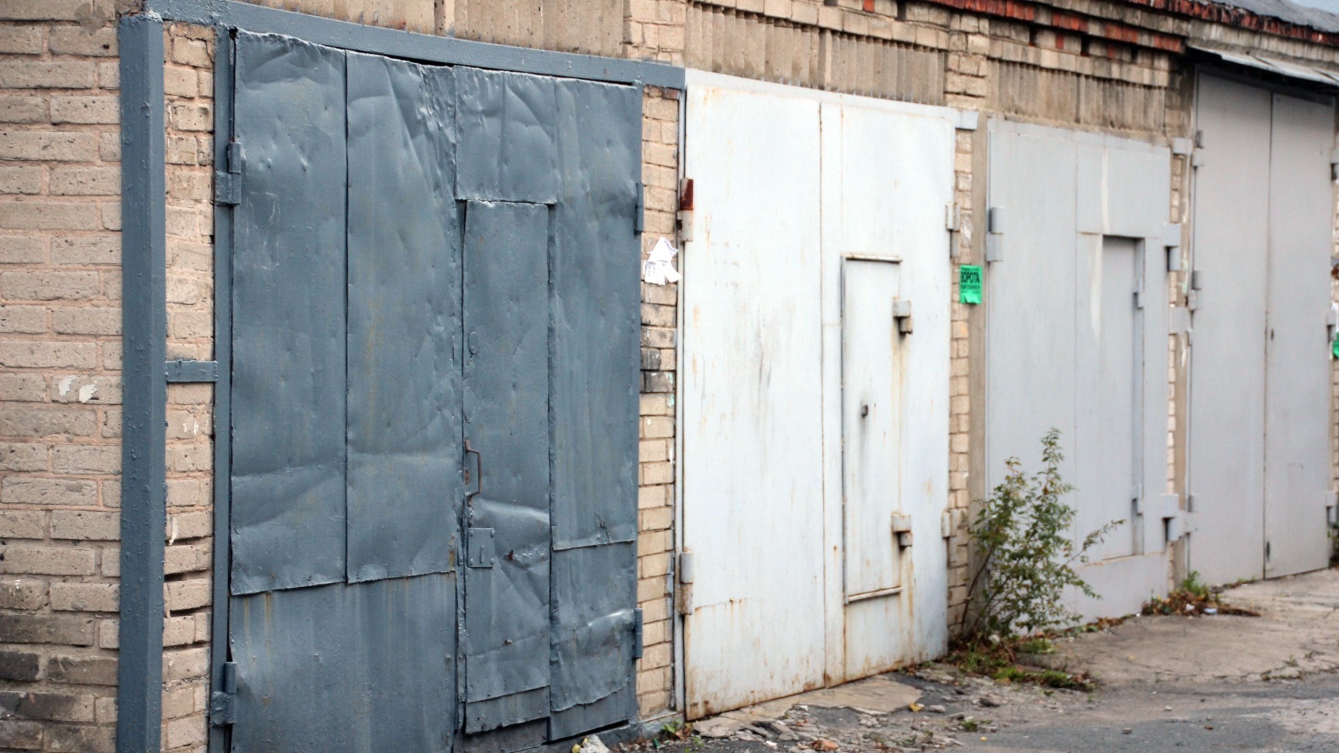 Гаражи по улице Папанина в Нижнем Тагиле отремонтируют за 200 тысяч рублей