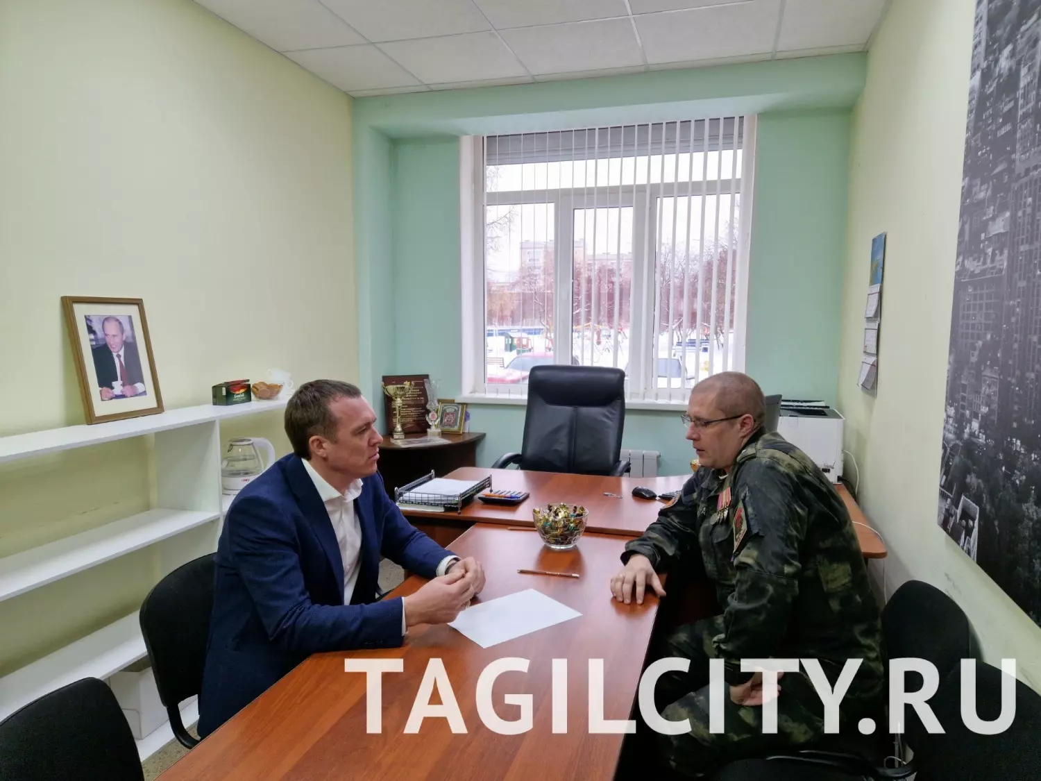 Учредитель УК «СтройСервис» Артем Рубцов и председатель «Боевого братства» в Нижнем Тагиле Андрей Малинин.