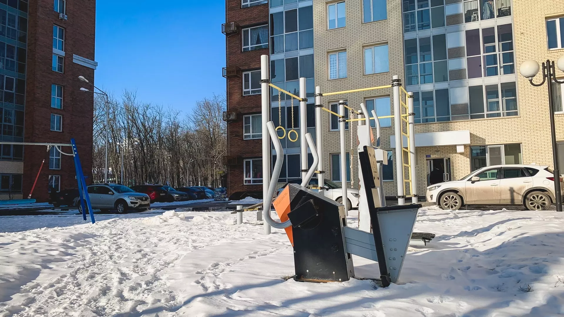 Опасные спортплощадки и детские площадки в Екатеринбурге были снесены