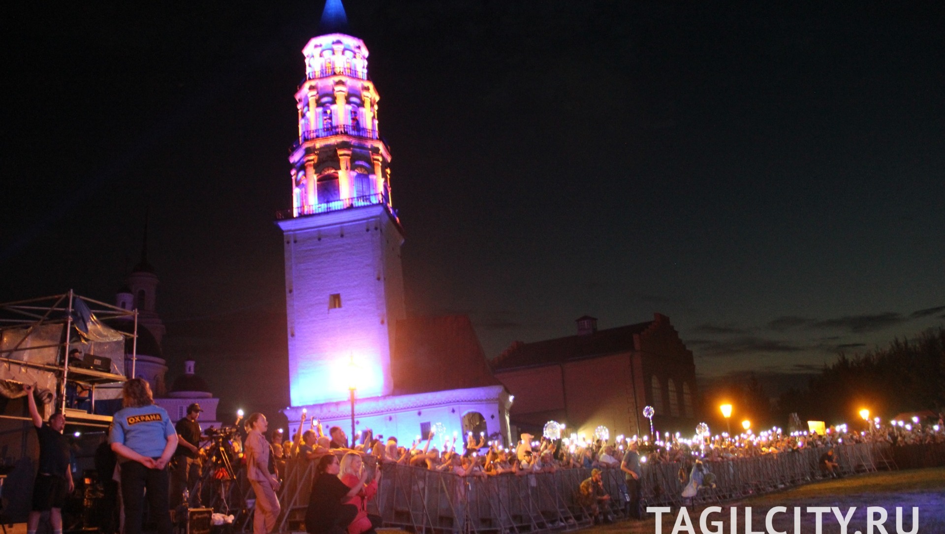 Группа «Корни», ярмарка мастеров и каверы: в Невьянске отметили День башни
