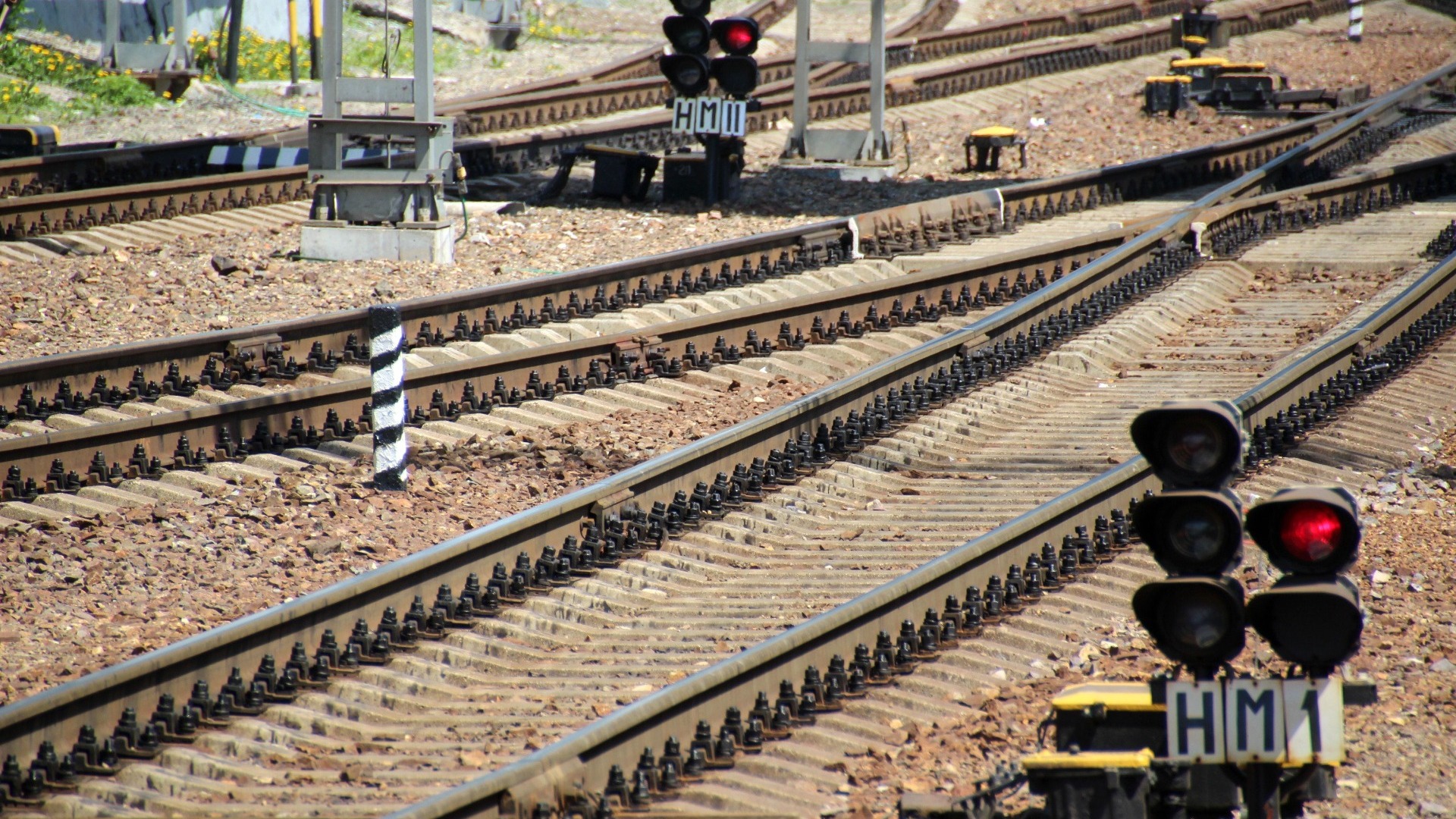 Пытавшимся украсть провода на железной дороге свердловчанам грозит до 5 лет тюрьмы