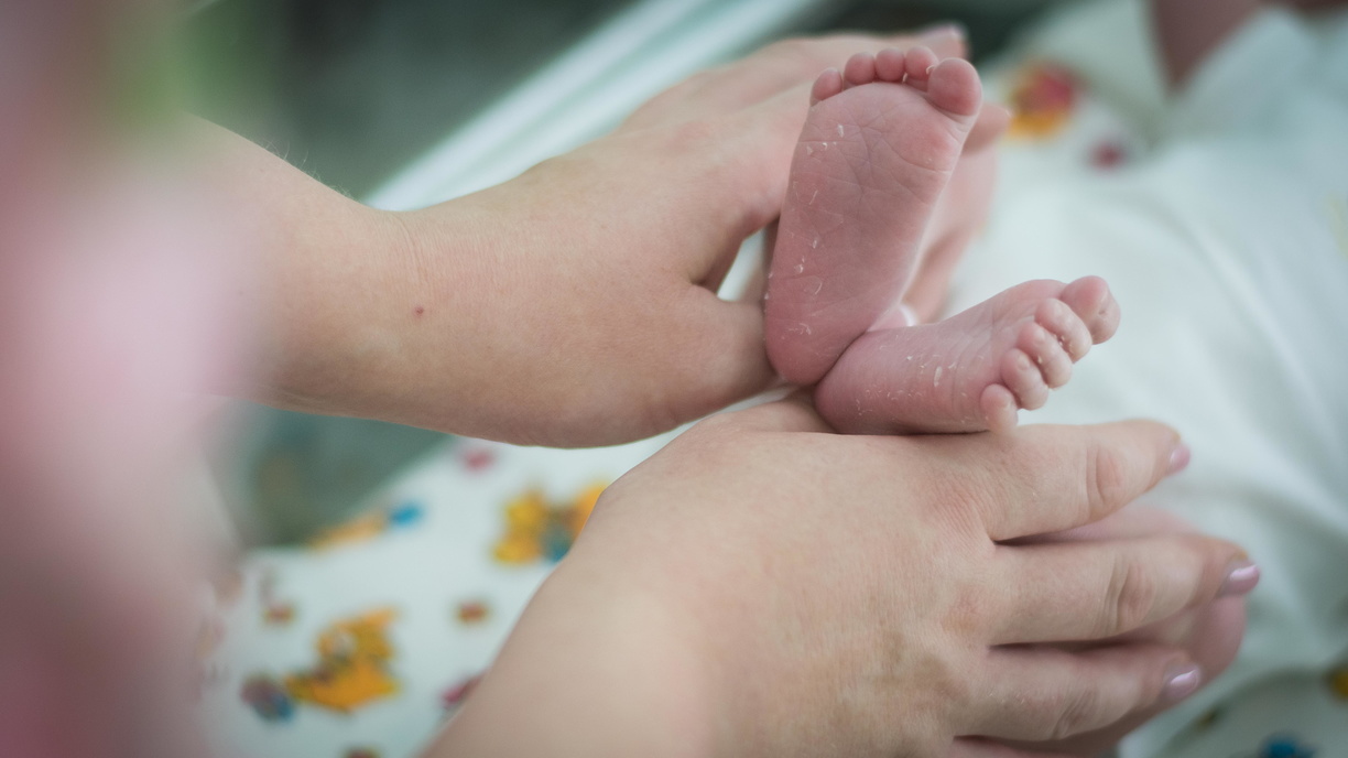 За жизнь шестерых новорожденных младенцев с тяжелым COVID-19 борются врачи Оренбурга