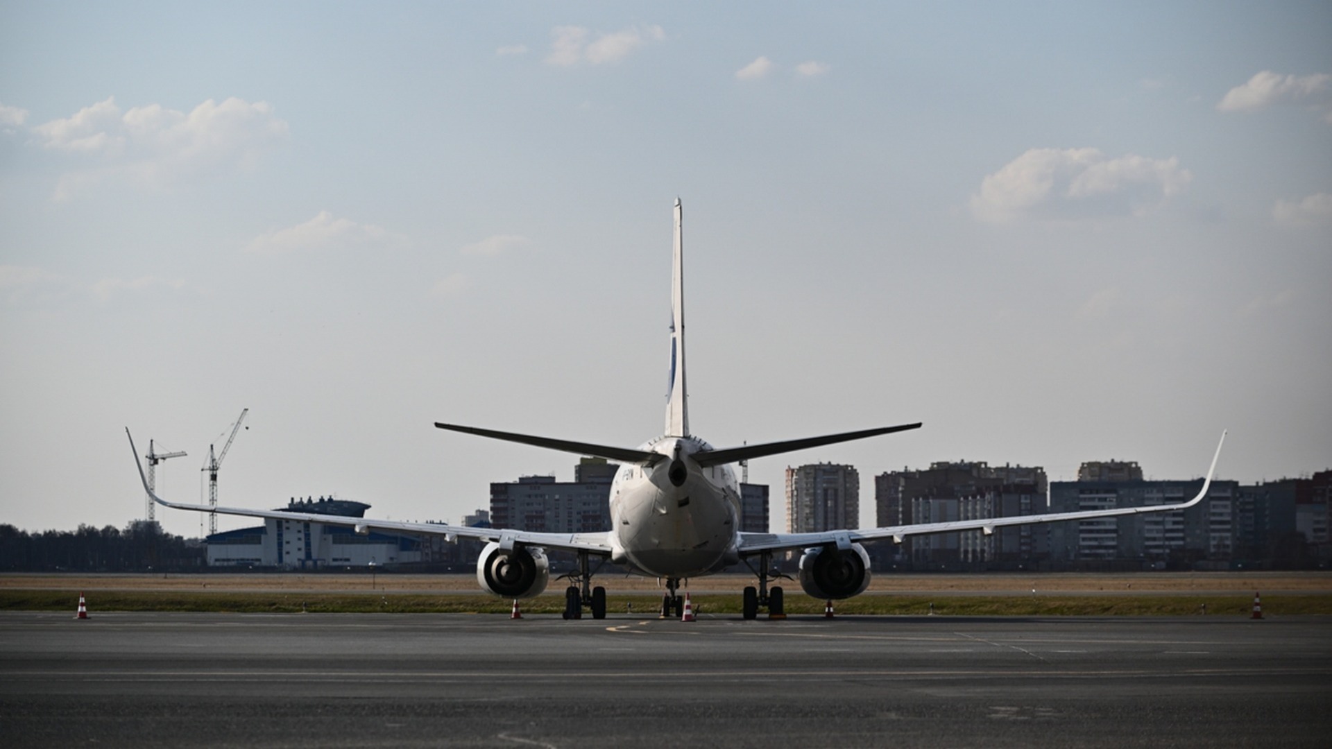 Уральская авиакомпания задержала вылет самолета в Екатеринбург