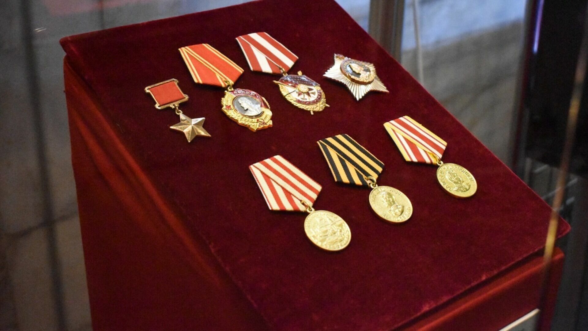 Четверых свердловчан посмертно наградили орденами Мужества