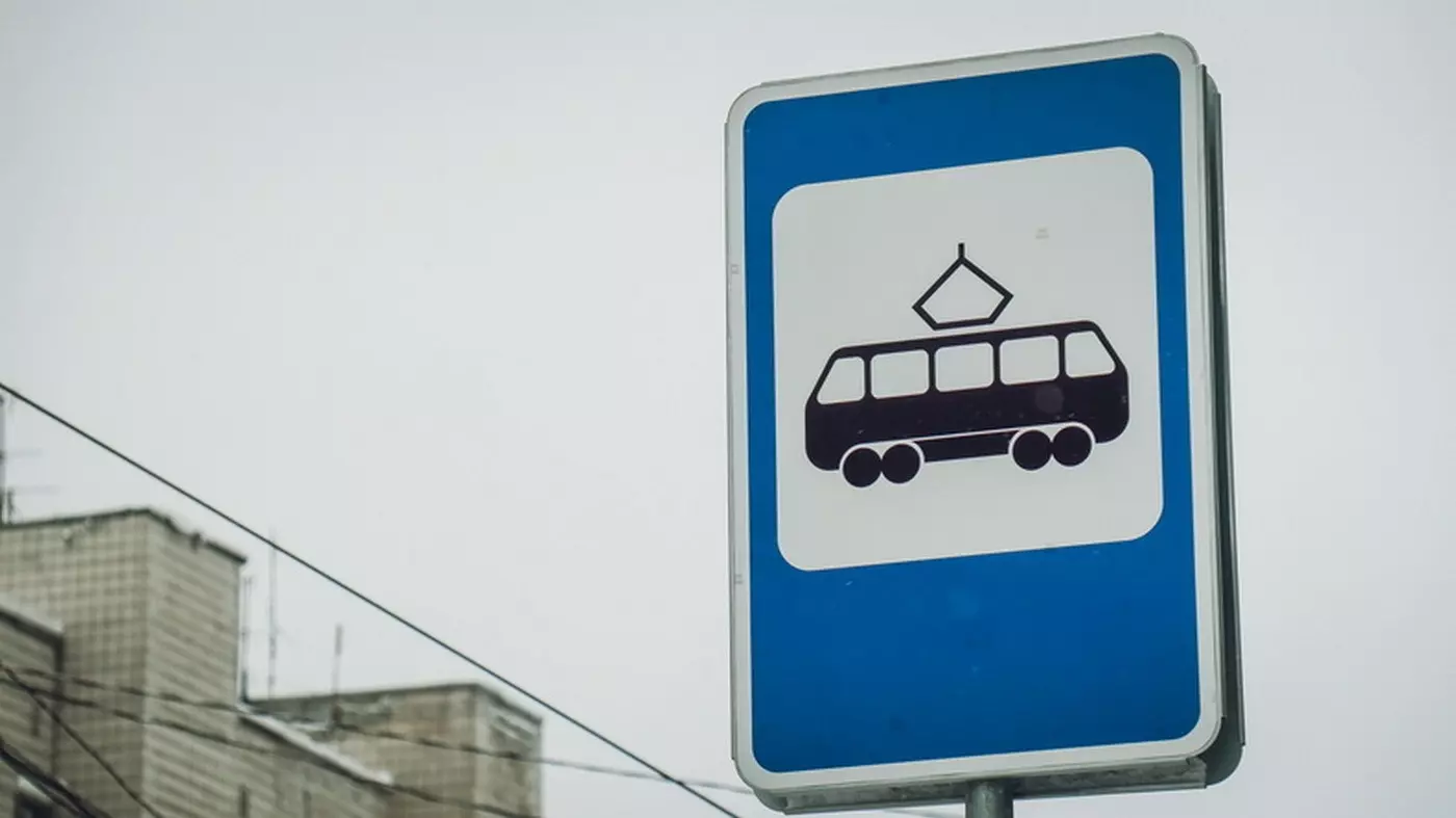 Трамвай на новой линии в Екатеринбурге задымился