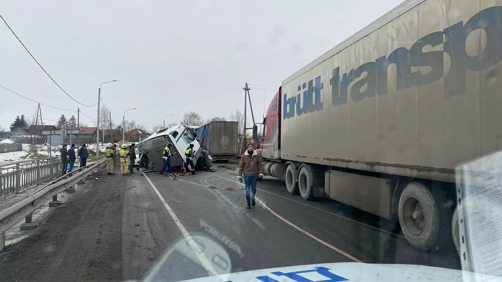 Два грузовика столкнулись на трассе Екатеринбург — Курган