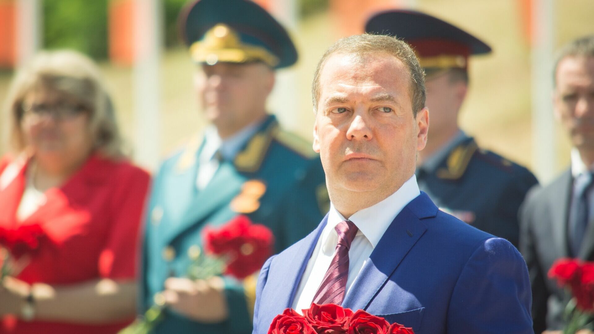 Экс-президент Дмитрий Медведев прибыл в Екатеринбург