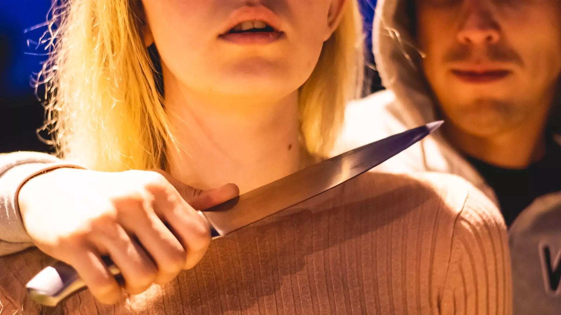 В Сысерти мужчина убил свою девушку ножом в шею