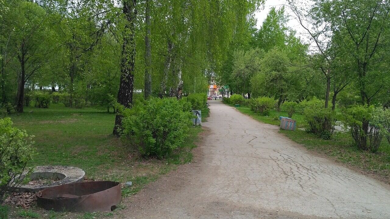 Жителям села под Каменском-Уральским советуют не посещать скверы и кладбища