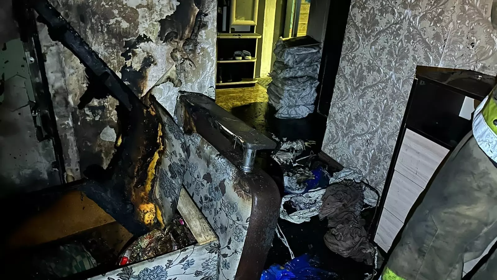 В двухэтажном доме в Нижнем Тагиле разгорелся пожар