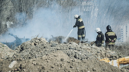 Сотрудники Уральской авиабазы начали тушить торфяные пожары под Екатеринбургом