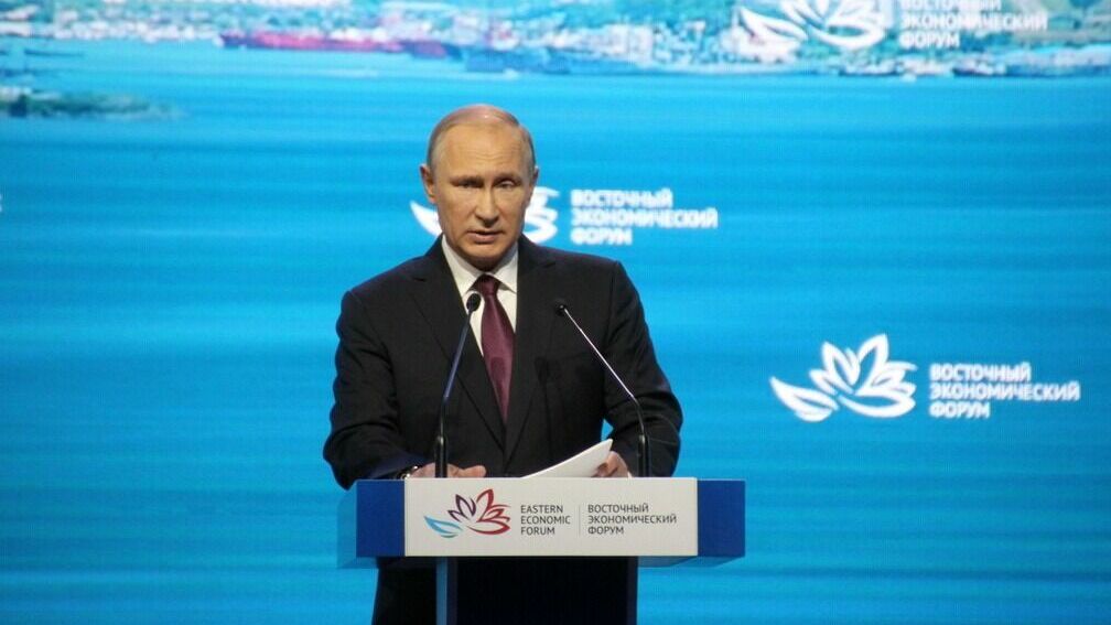 Президент РФ Путин требует расширить диалог с россиянами на уровне муниципалитетов