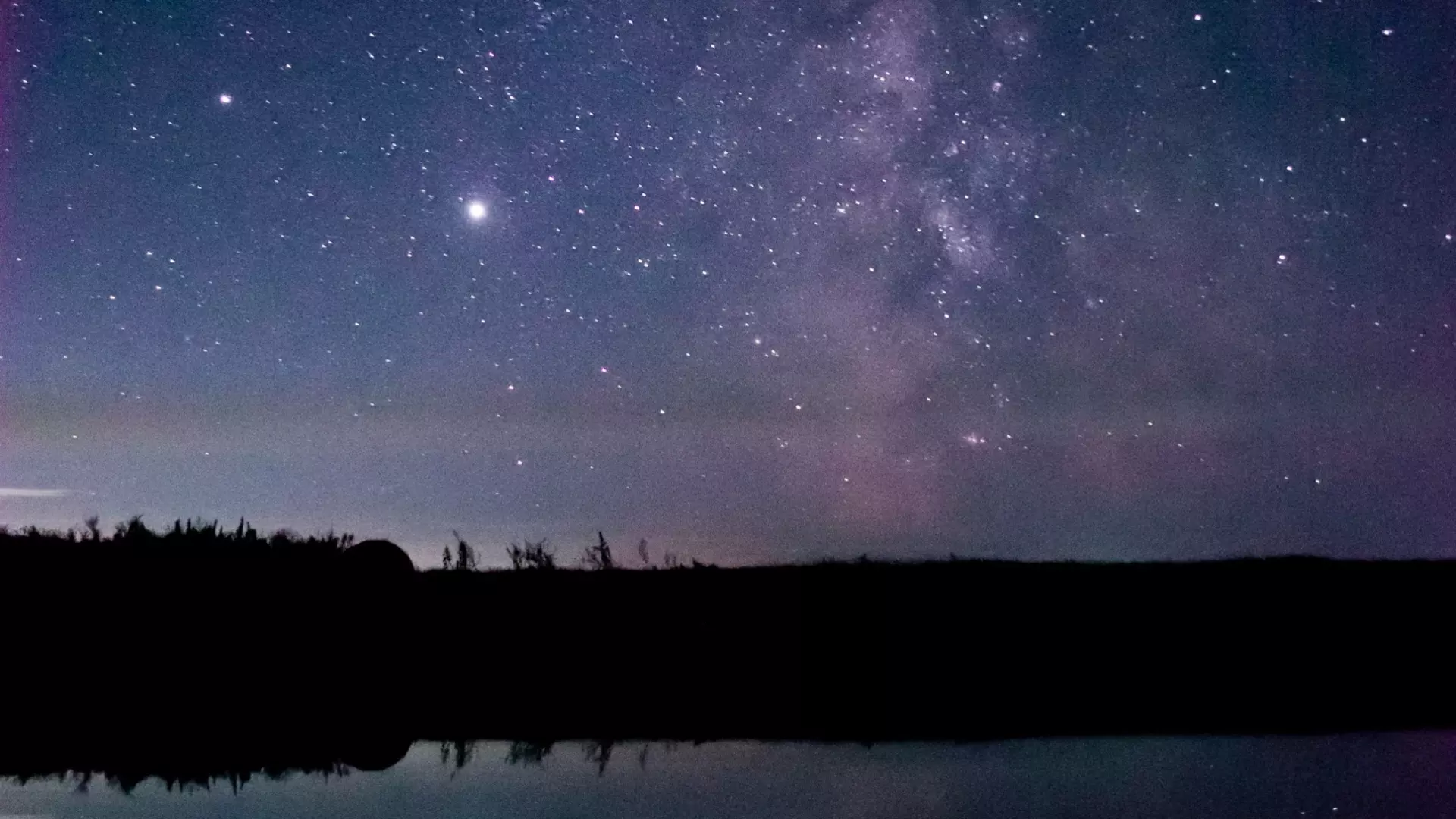 Полярное сияние появилось ночью в небе над Свердловской областью