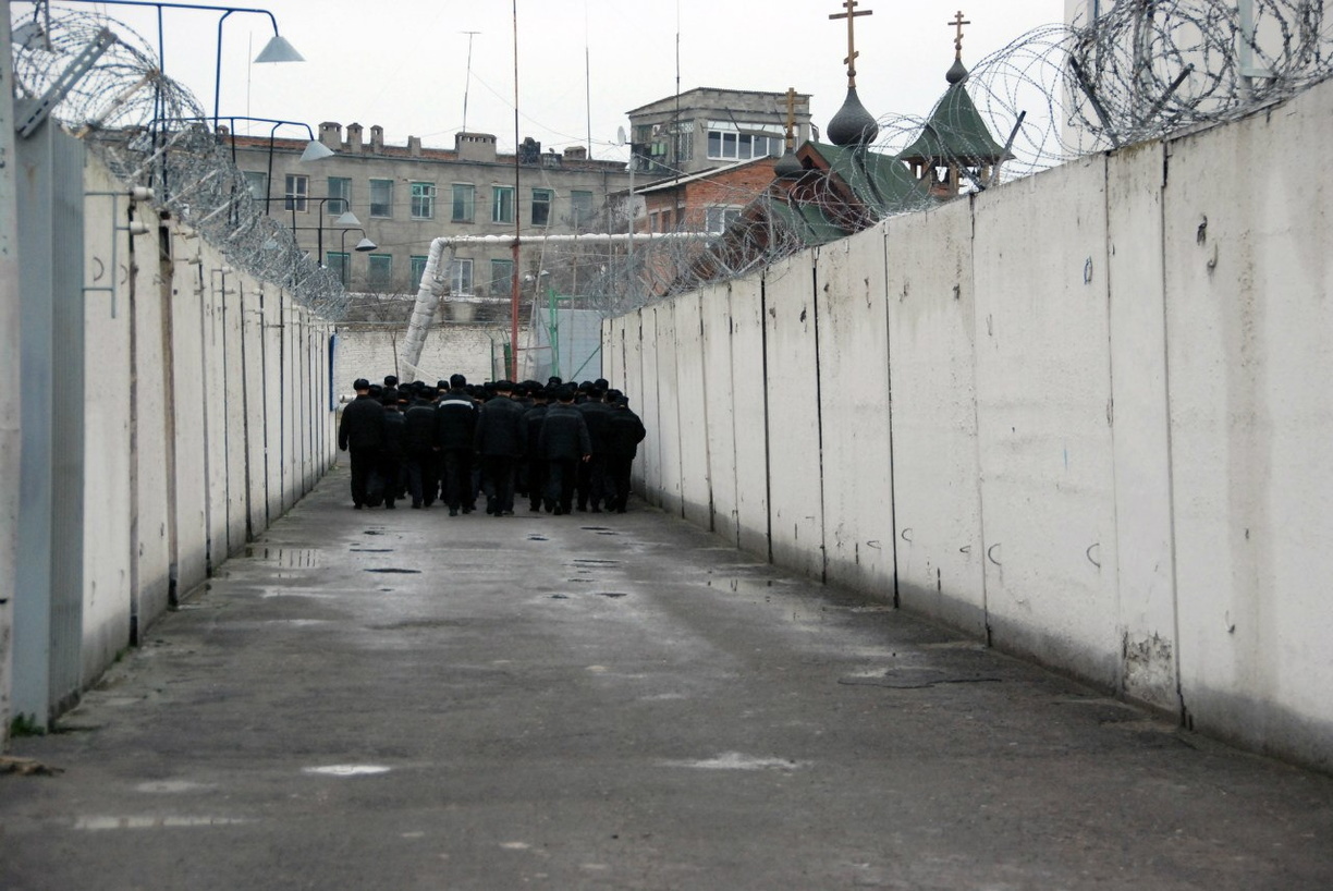 Житель Екатеринбурга отправится в колонию за нападение на сотрудника полиции