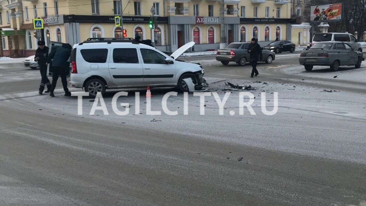 Водитель пострадал в ДТП на проспекте Мира в Нижнем Тагиле