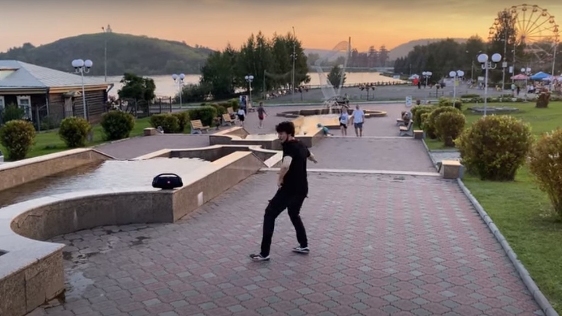Блогер из Азербайджана станцевал лезгинку в Нижнем Тагиле