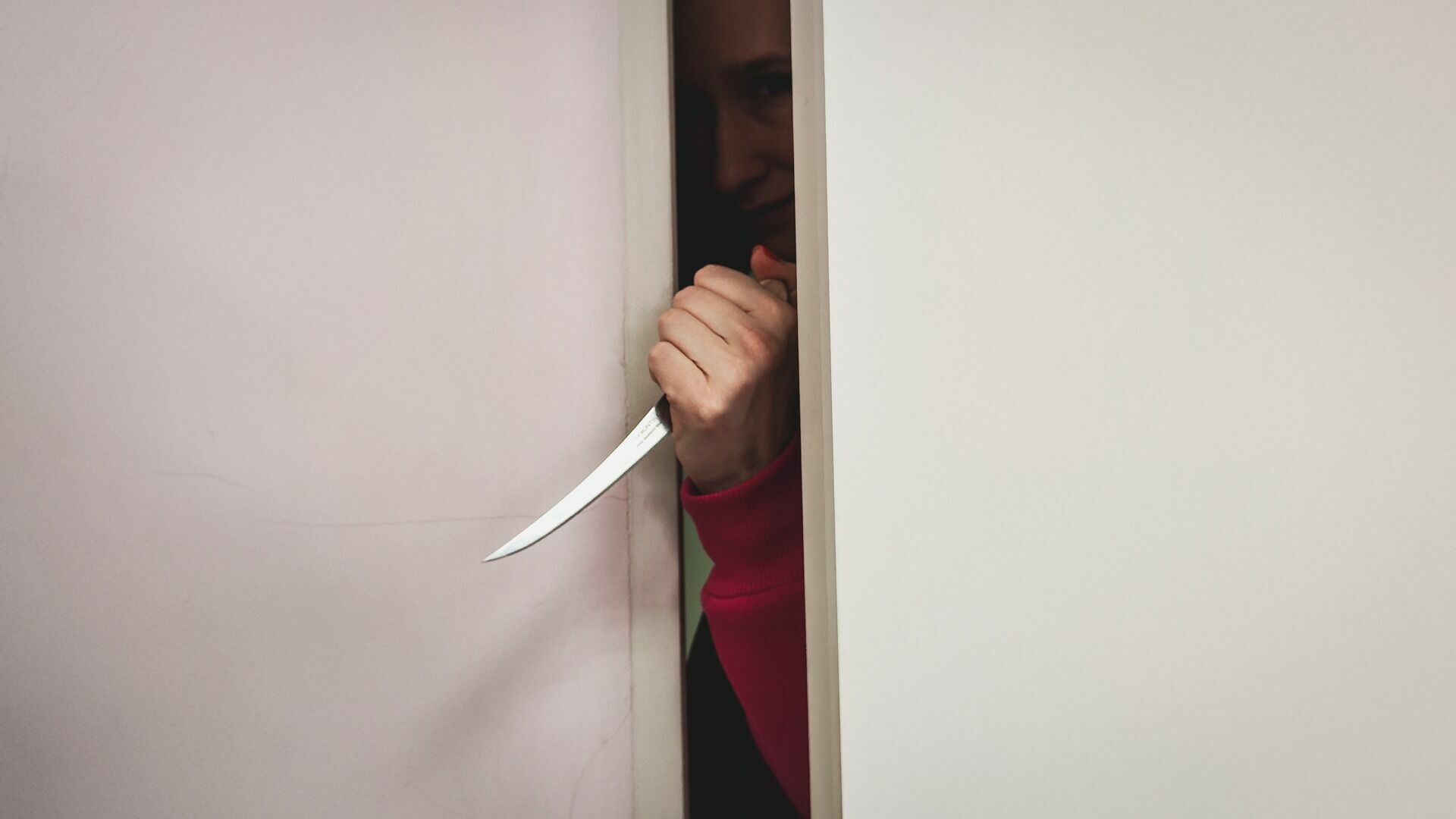 В Екатеринбурге мужчина с ножом устроил драку возле бара