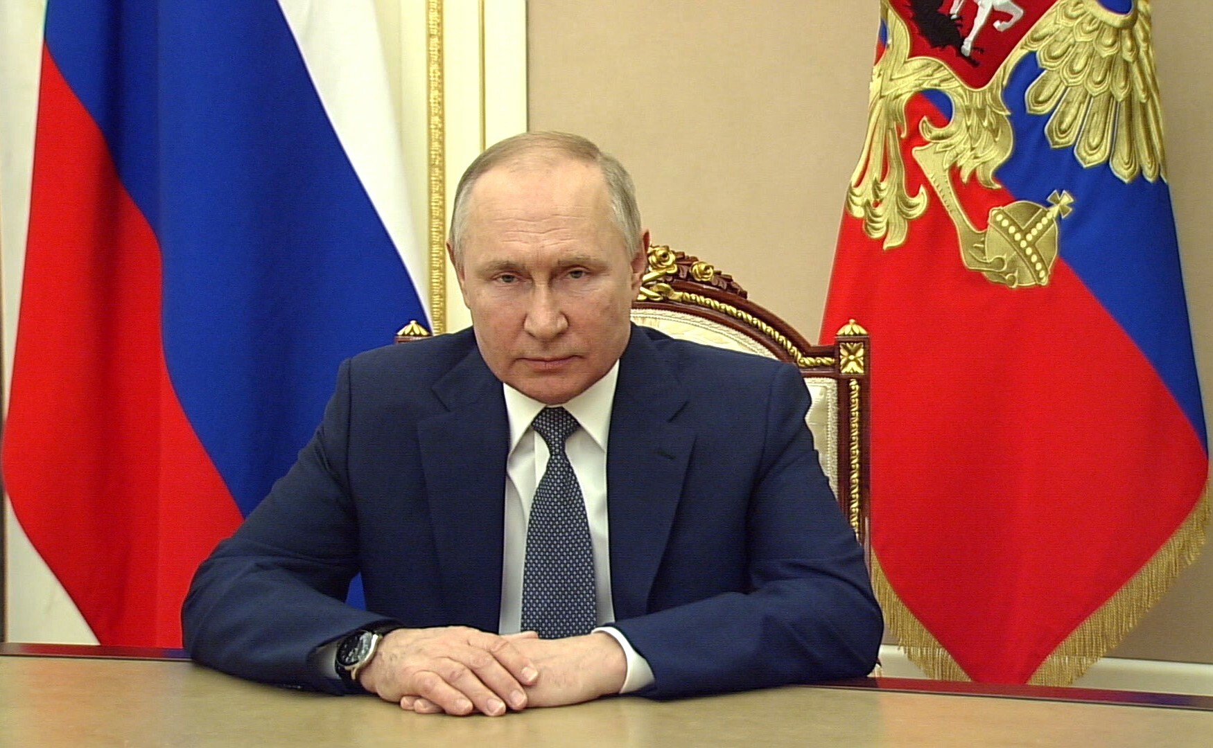 Путин анонсировал повышение МРОТ, пособий и пенсий в России