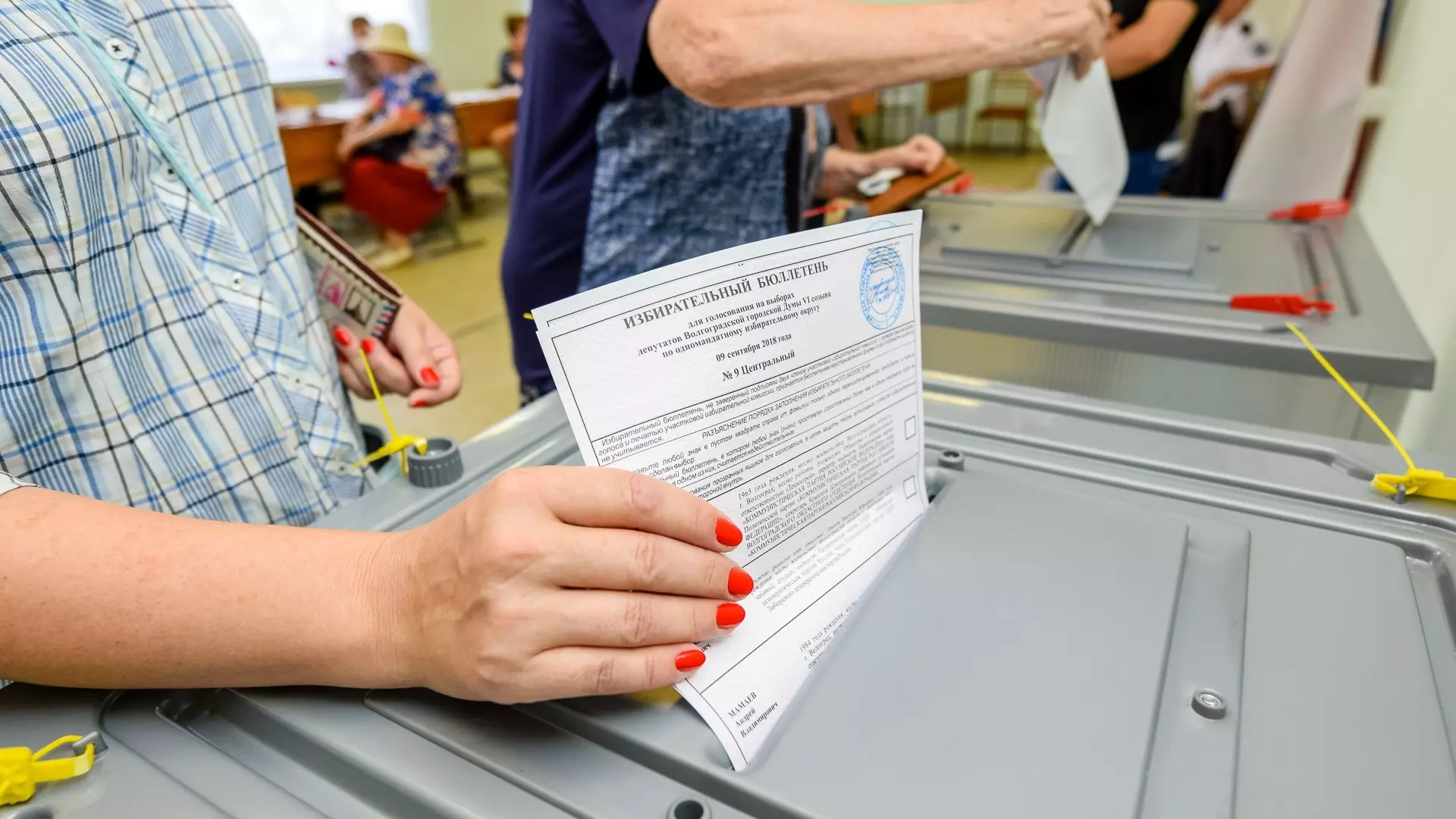 В Екатеринбурге женщина хотела облить зеленкой бюллетени для голосования