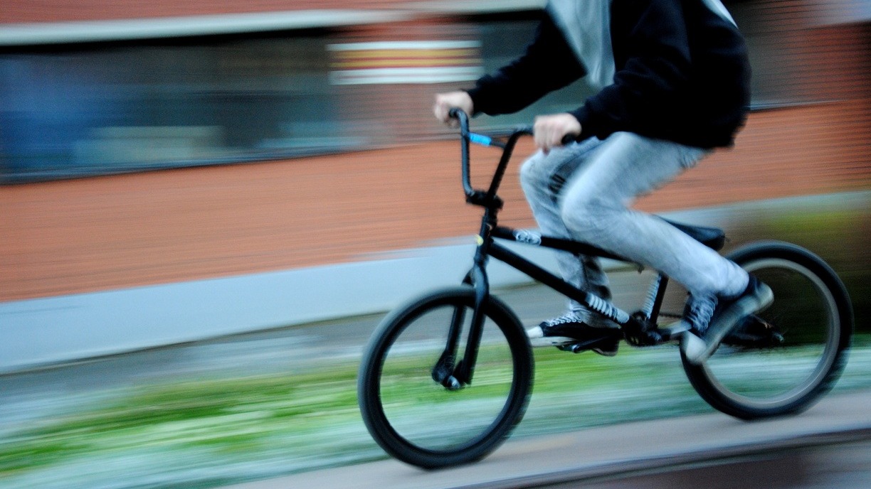 Подросток-велосипедист попал под колеса авто в Екатеринбурге