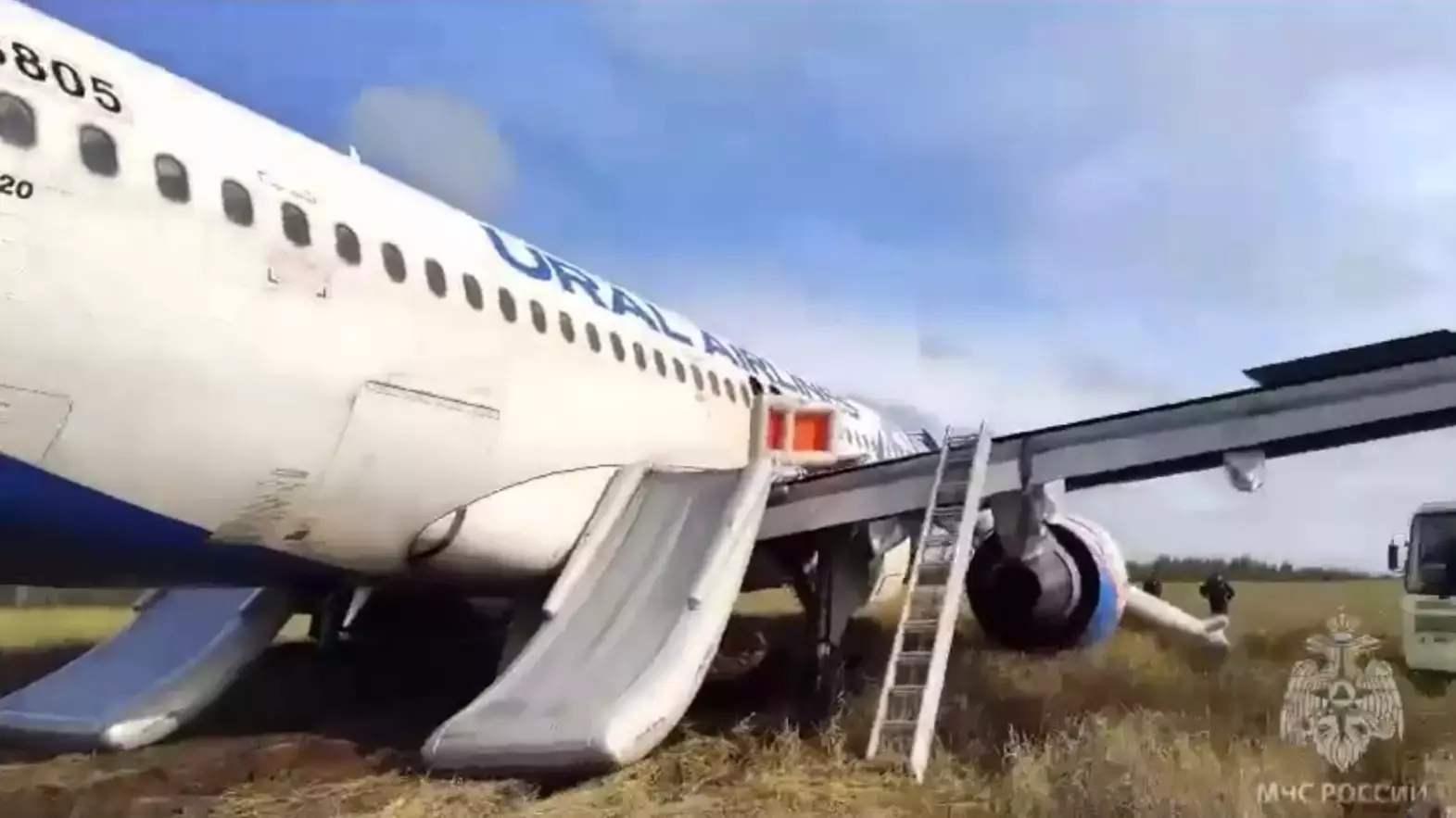 Пассажиры «Уральских авиалиний» рассказали подробности посадки в поле