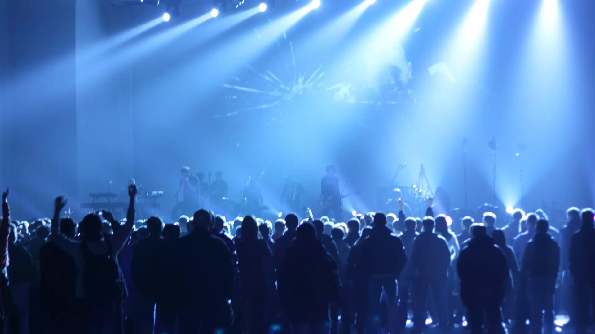Полиция Екатеринбурга подняла возраст для посетителей концерта Scally Milano