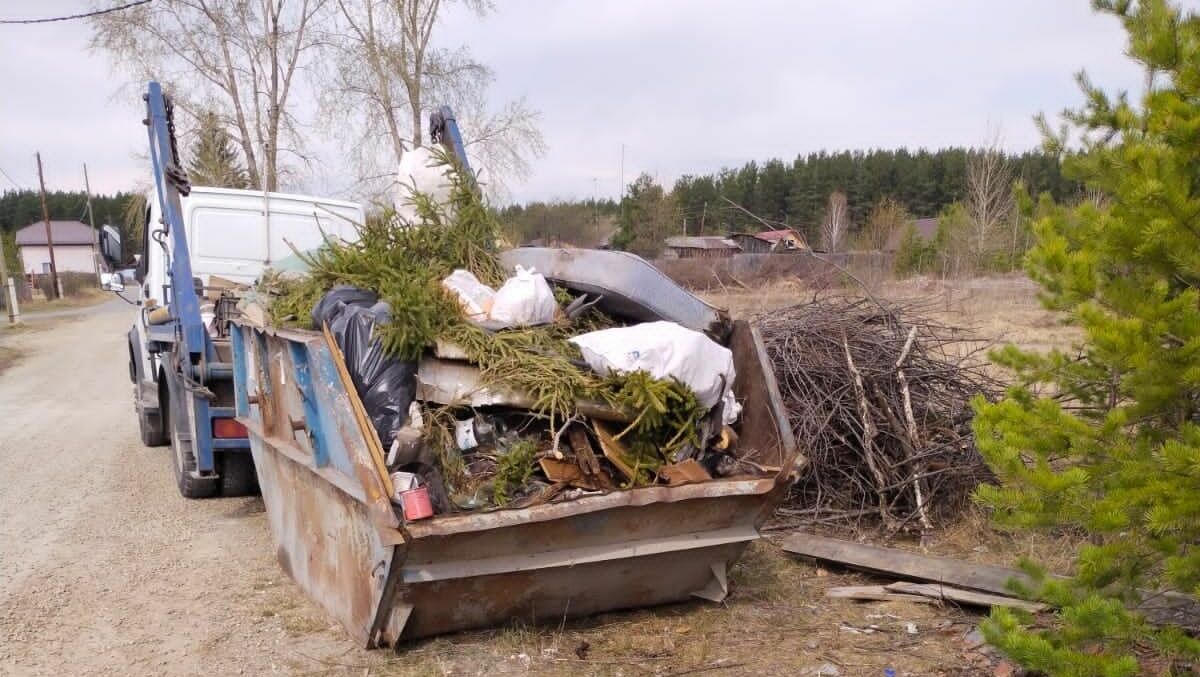 Более 160 самосвалов отходов вывезли за месяц из Свердловской области