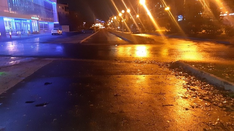 В Екатеринбурге водитель сбил подростка на парковке и скрылся