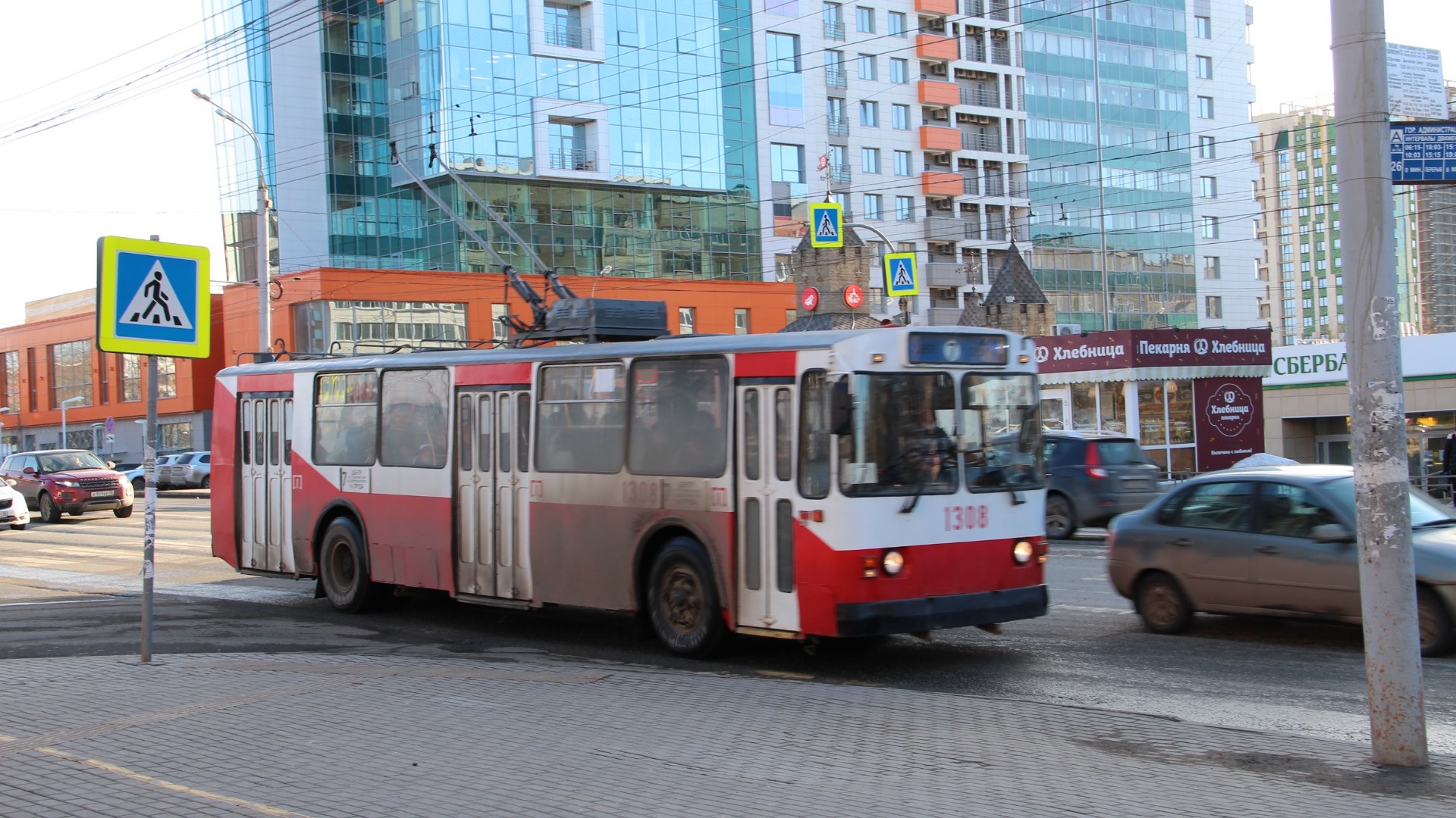 Двухлетний мальчик пострадал после падения в троллейбусе в Екатеринбурге