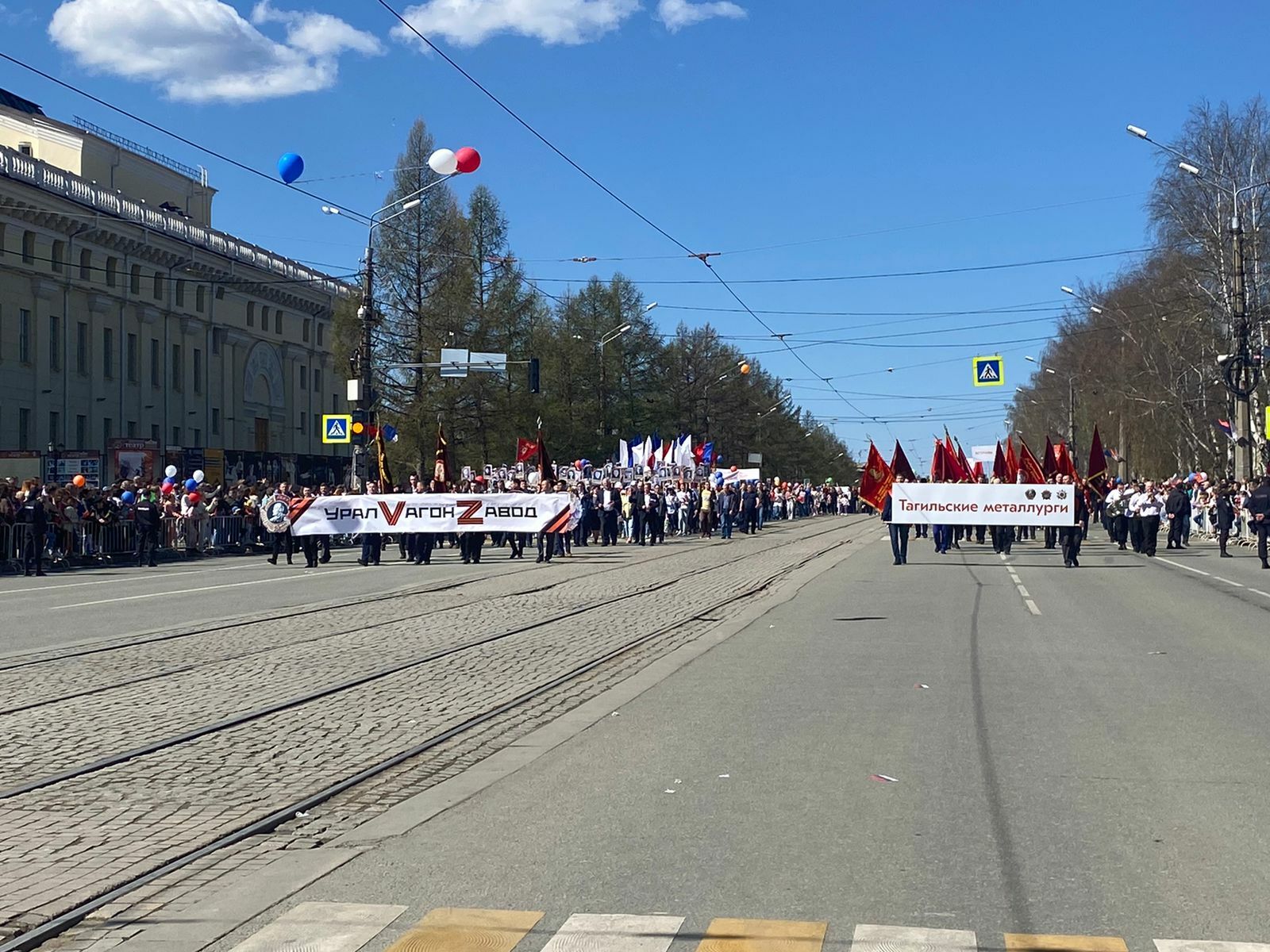 Парад Победы в Нижнем Тагиле завершили работники местных предприятий и коллективов