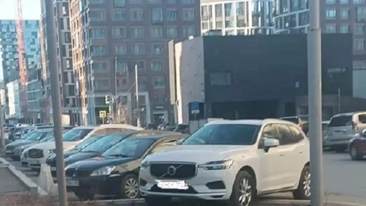 Водителя засудили за испорченный газон в Екатеринбурге